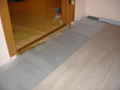 Пример укладки ламината на бетонный пол